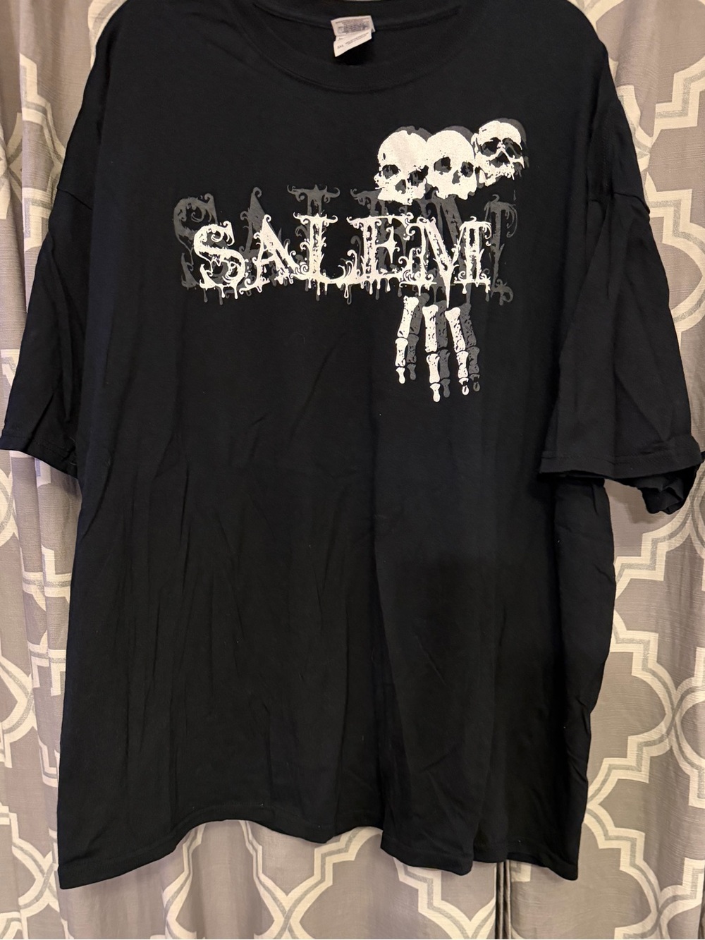 Gildan 3x Black 'Salem' Skull Graphic Tee with 3d looking effect